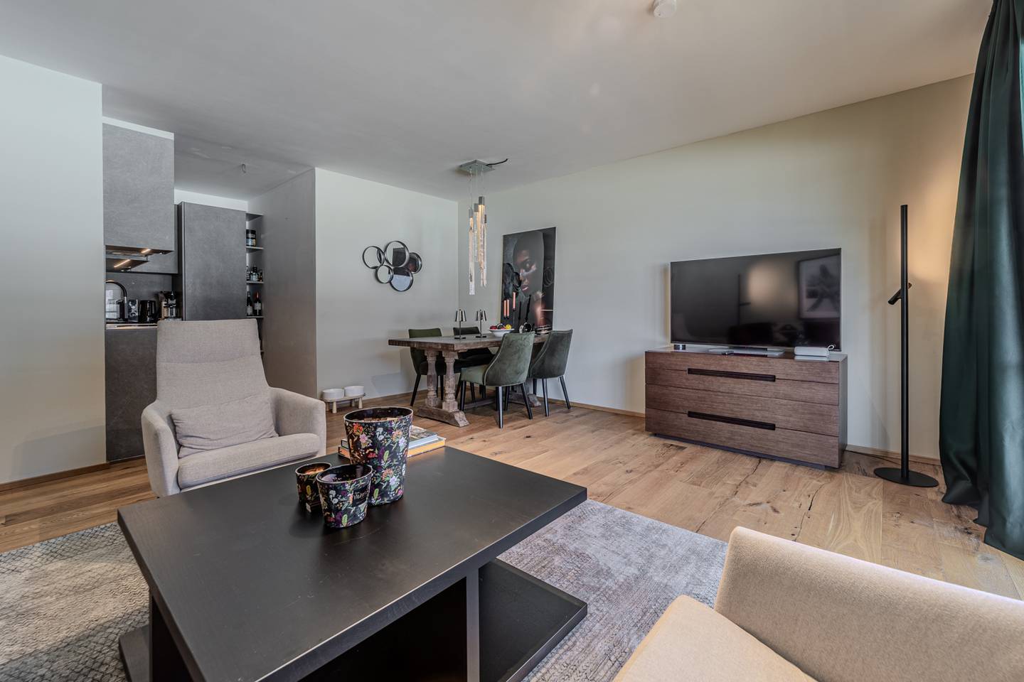 Wohnung mit sonnigem Balkon und Panoramablick