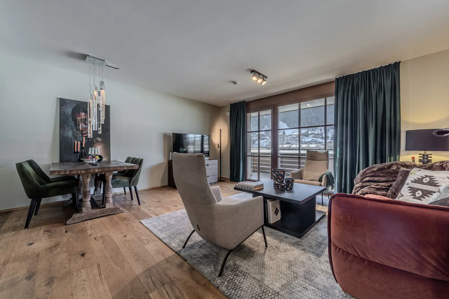 Apartment with sunny balcony and panoramic view