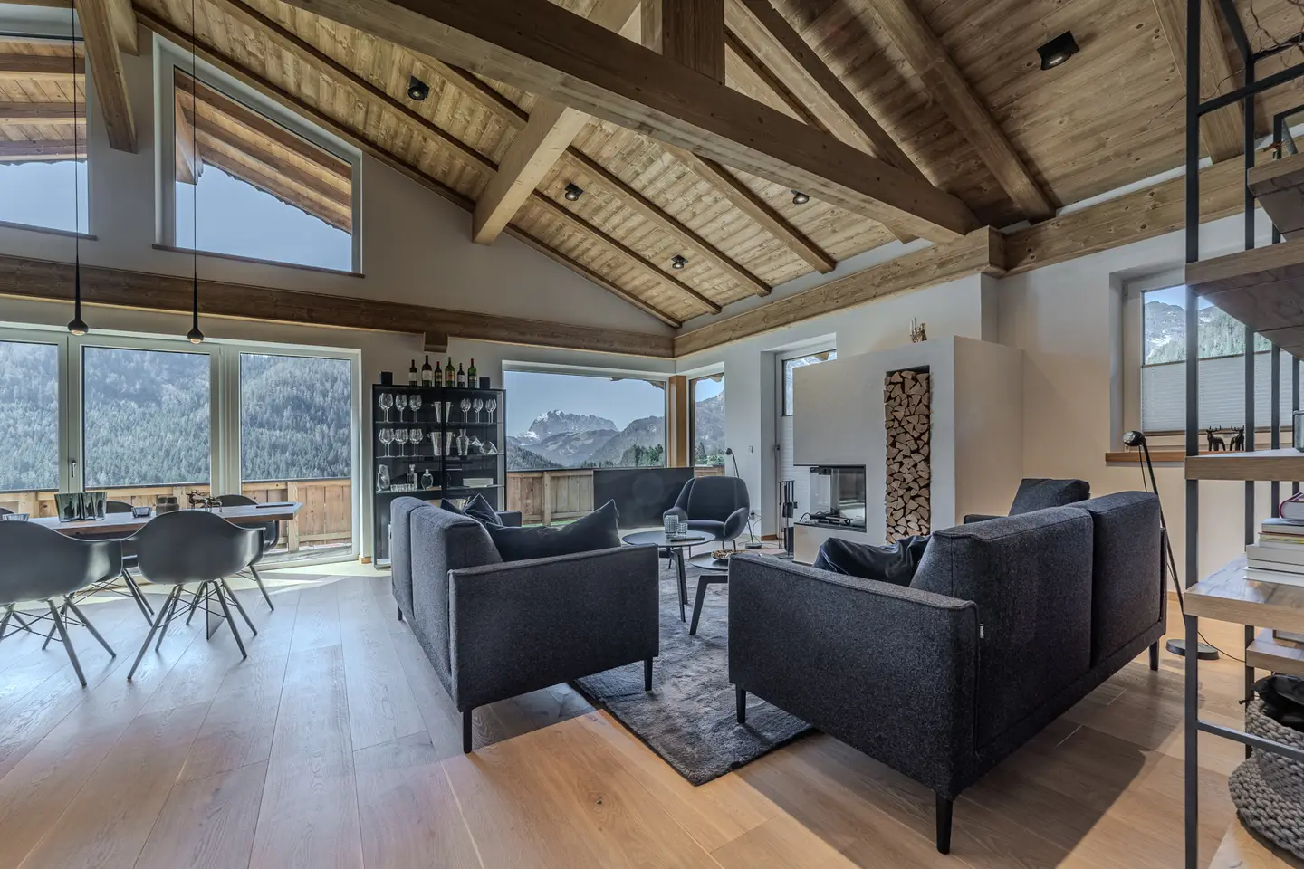 Apartment with unobstructed mountain view and terrace