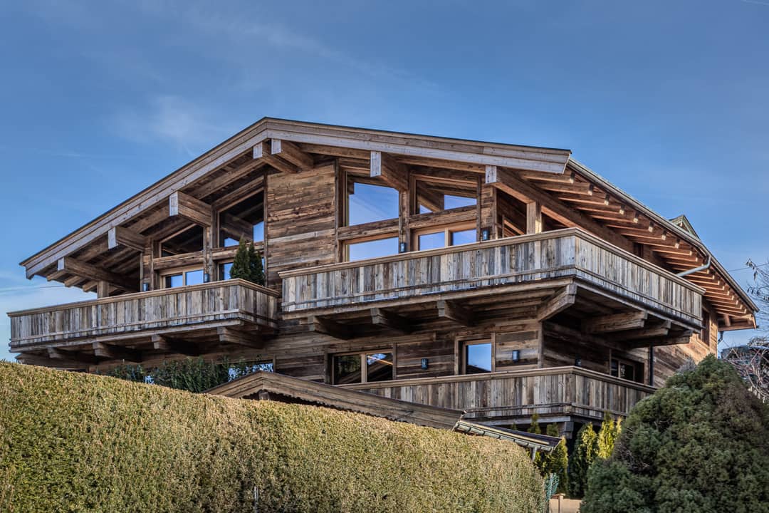 Top floor apartment with ski in ski out wellness area