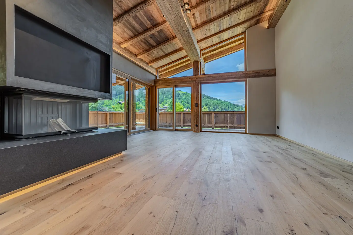 Top floor apartment with ski in ski out wellness area