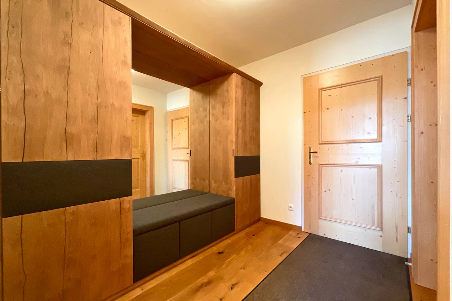 Furnished apartment in central location with balcony