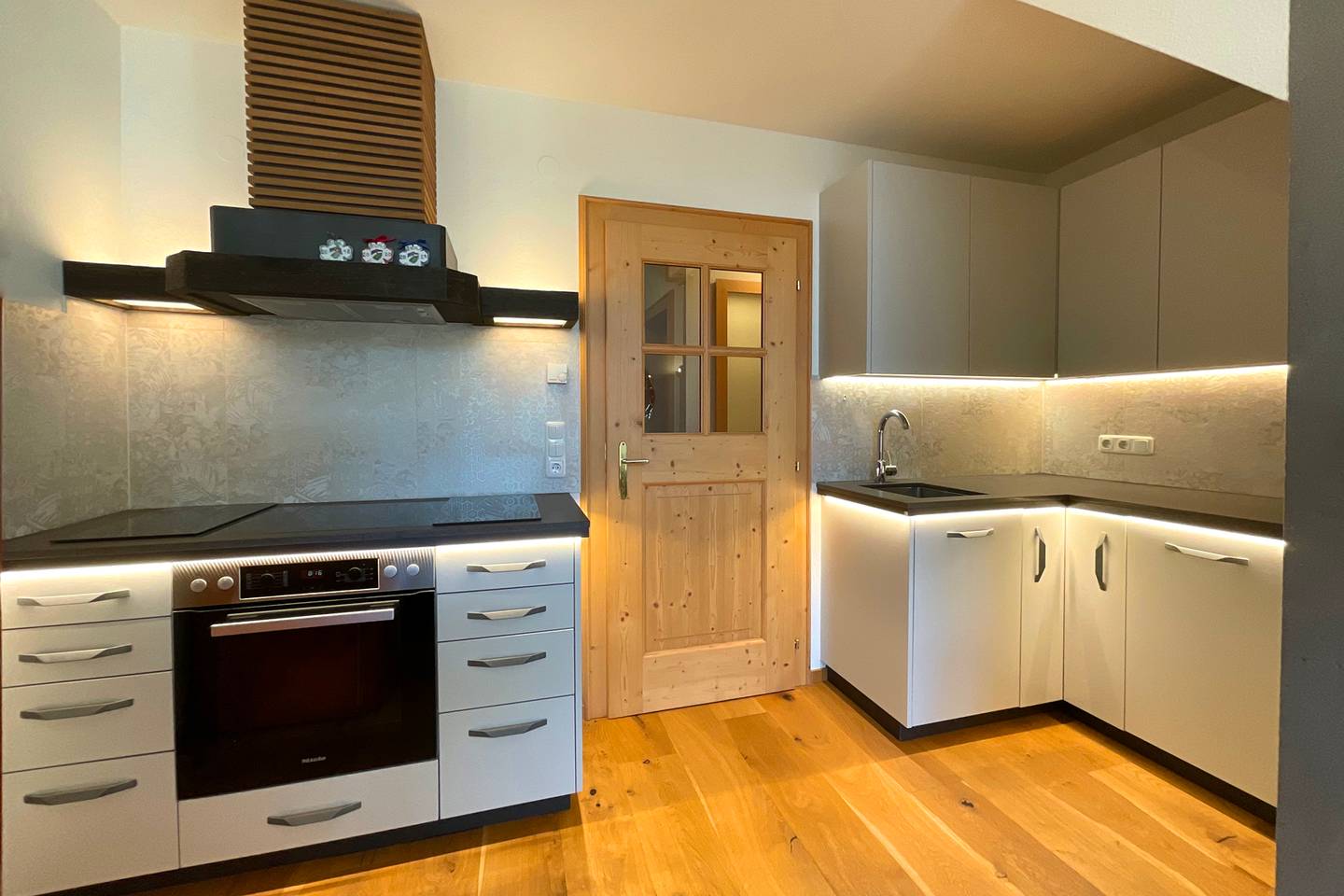 Furnished apartment in central location with balcony