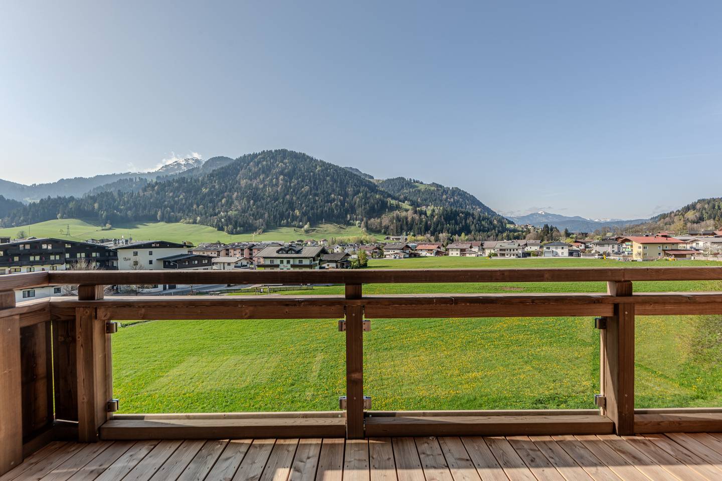 Maisonette apartment in center with mountain views and outdoor space