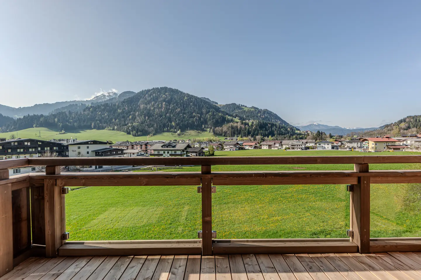 Maisonette apartment in center with mountain views and outdoor space