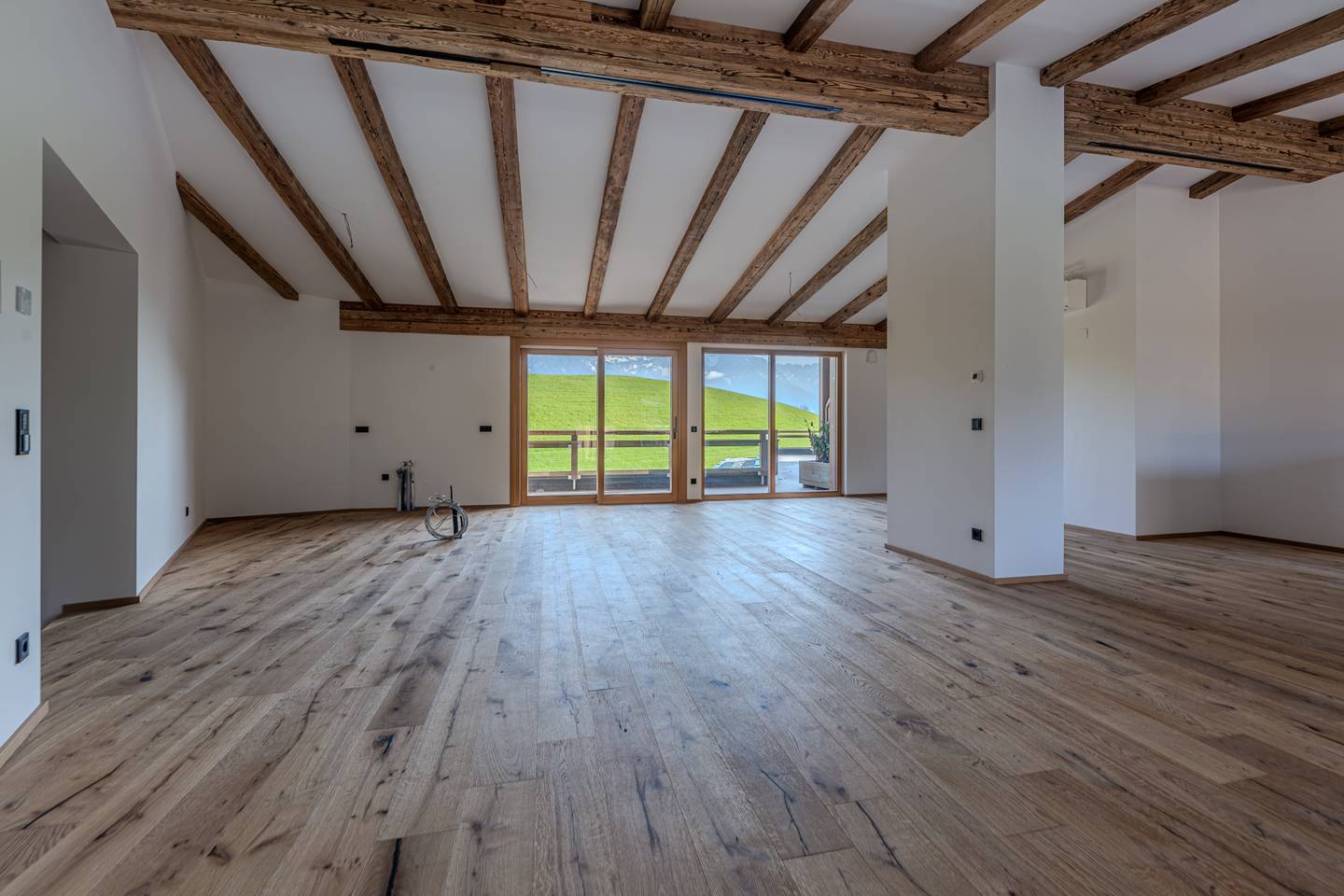 Maisonette apartment in center with mountain views and outdoor space