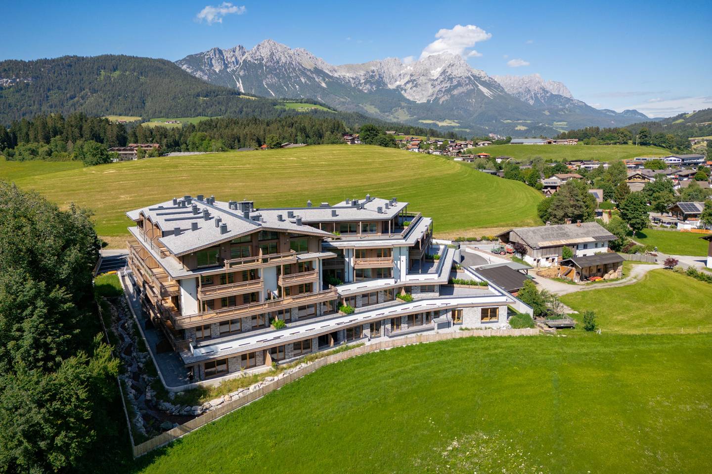 Maisonette apartment in center with mountain views and outdoor space