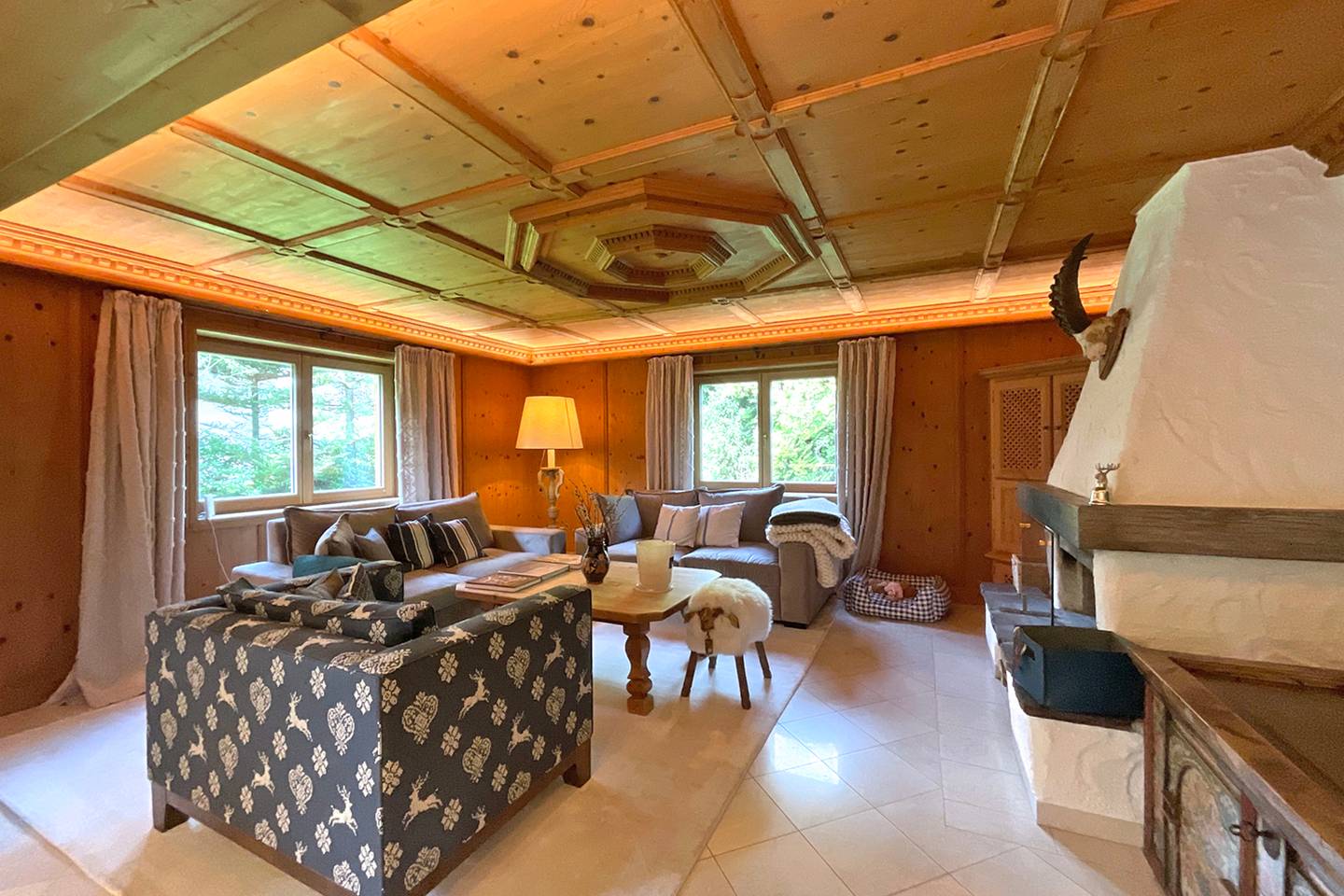 Ground floor apartment with garden terrace and fireplace