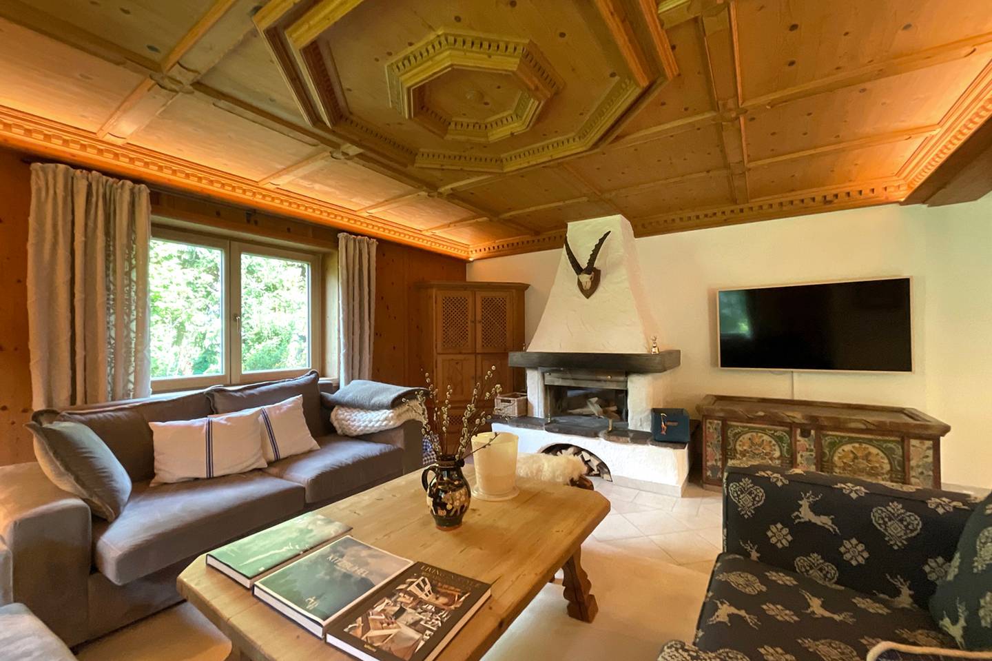 Ground floor apartment with garden terrace and fireplace