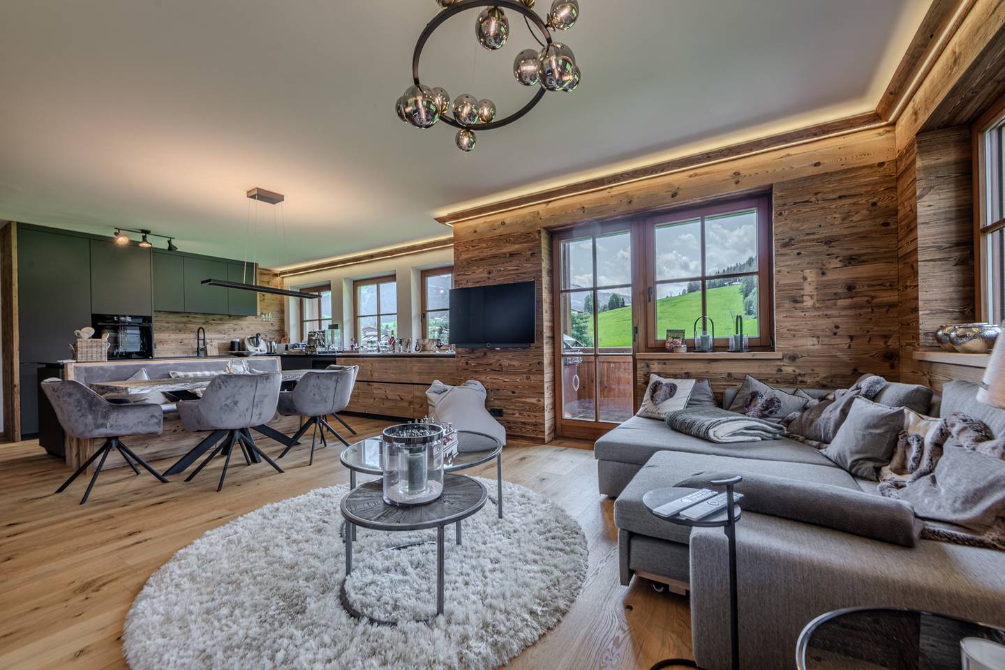 Apartment in Kirchberg center with mountain view