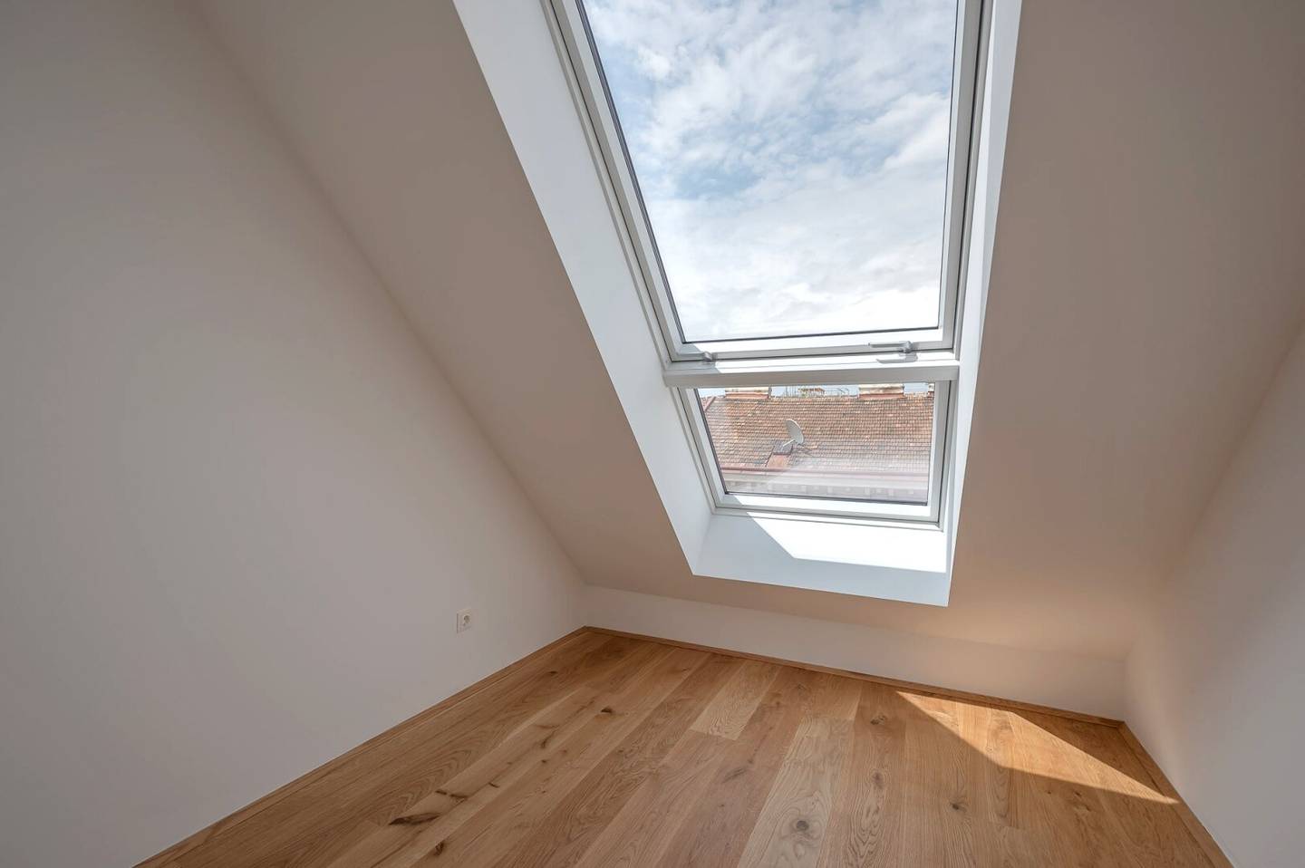 FonteFlats Exceptional four room attic first occupancy with great roof terrace from Quellenstraße? (Note: This line should not include extraneous text)