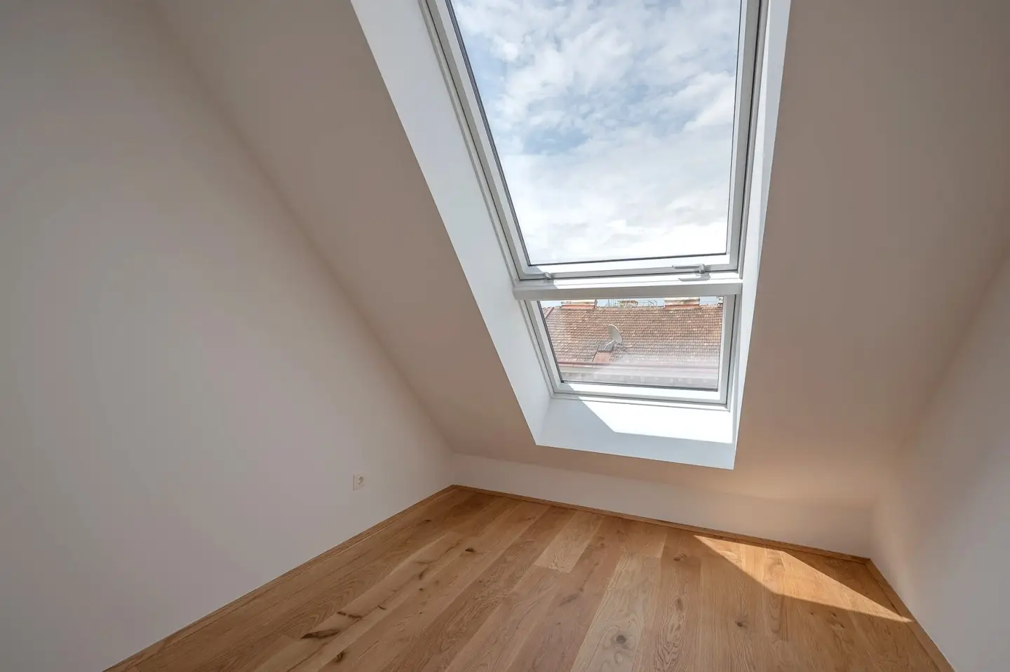 FonteFlats Exceptional four room attic first occupancy with great roof terrace from Quellenstraße? (Note: This line should not include extraneous text)