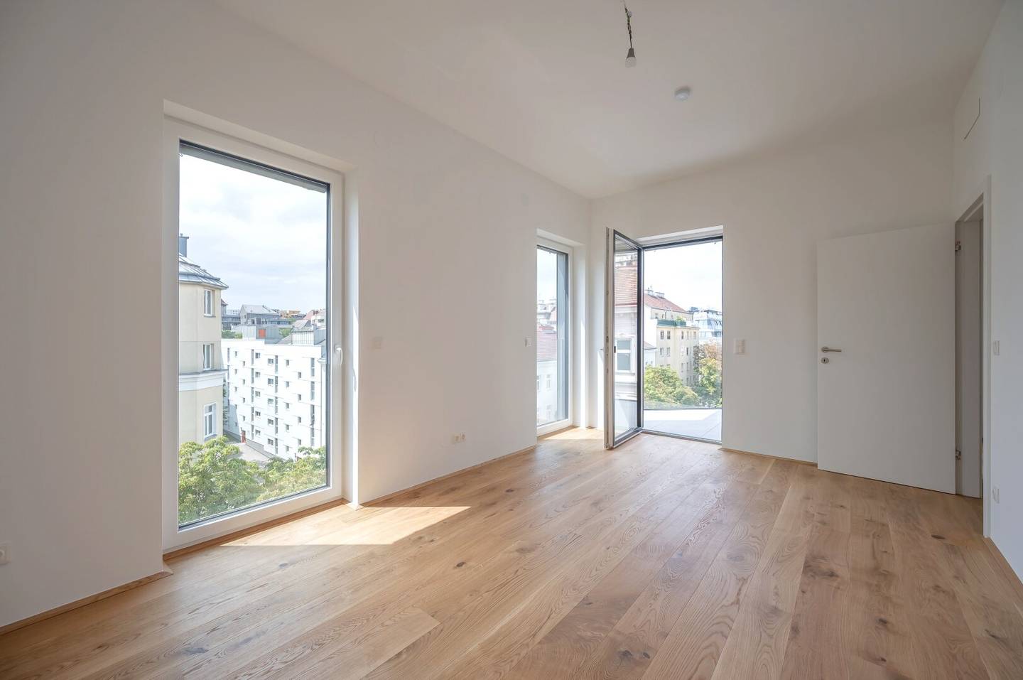 ++FonteFlats++ Elegant 3-room New-Build in a Period Building – First Occupancy with Balcony