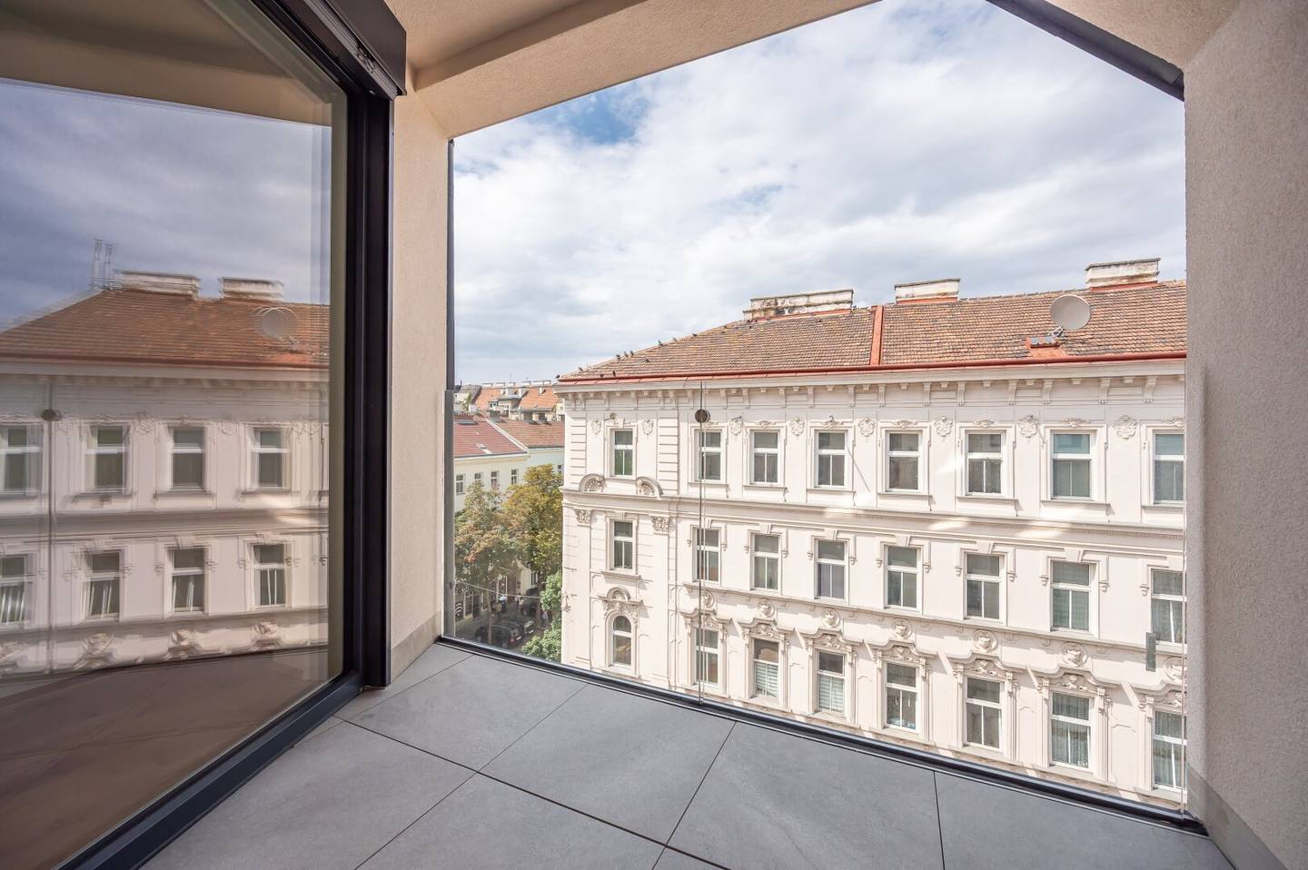 ++FonteFlats++ Elegant 3-room New-Build in a Period Building – First Occupancy with Balcony