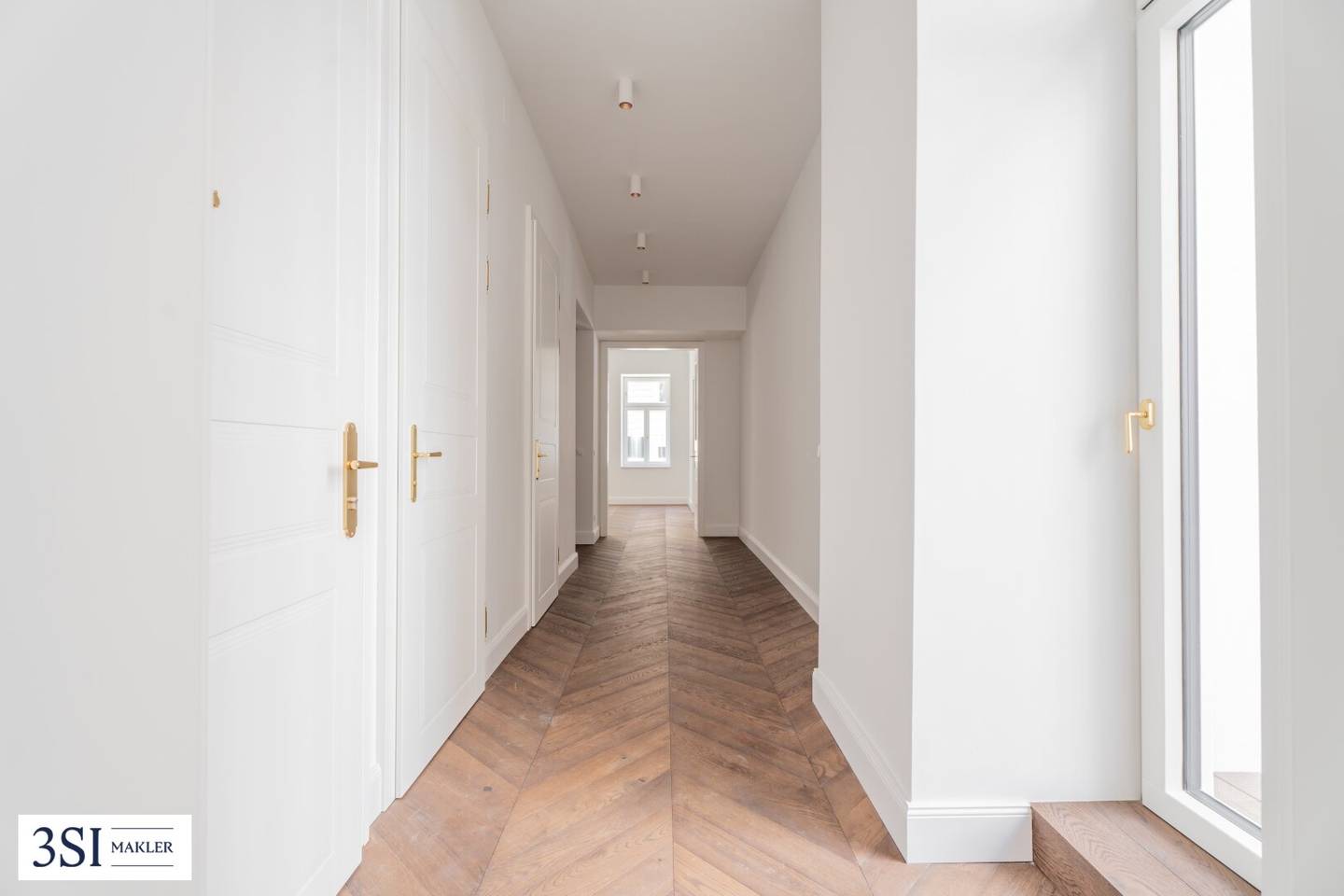 Stylishly renovated turn-of-the-century building near the Servitenviertel