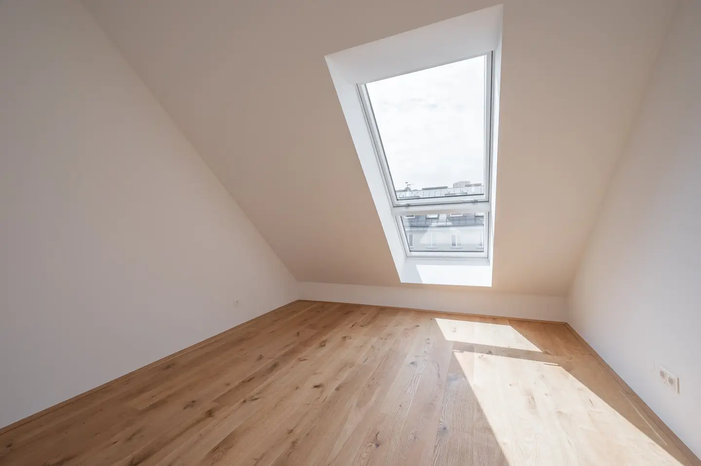++FonteFlats++ Großartige 4-Zimmer Dachgeschoss-ERSTBEZUG mit großartiger Dachterrasse