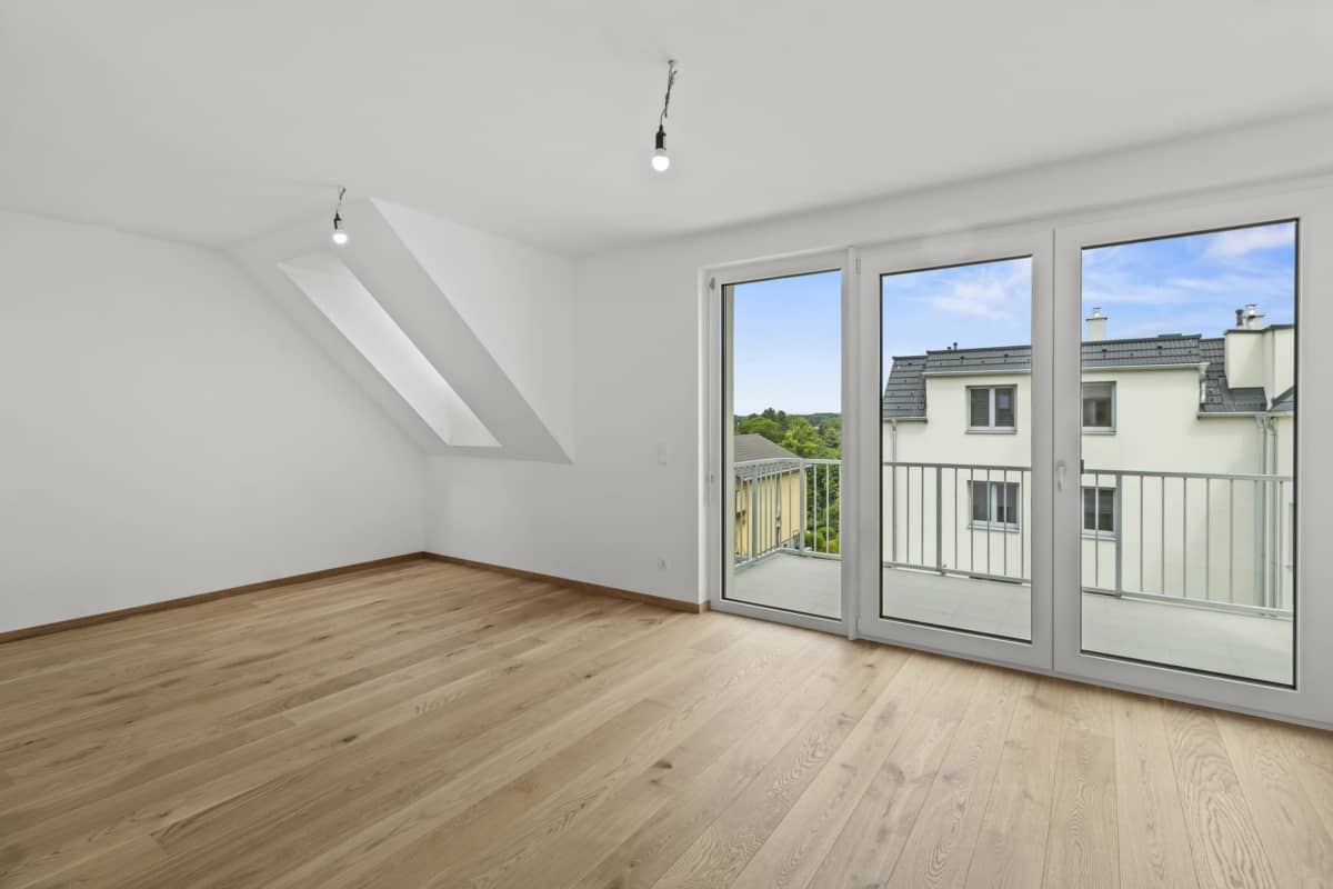 Top floor apartment four rooms with balcony