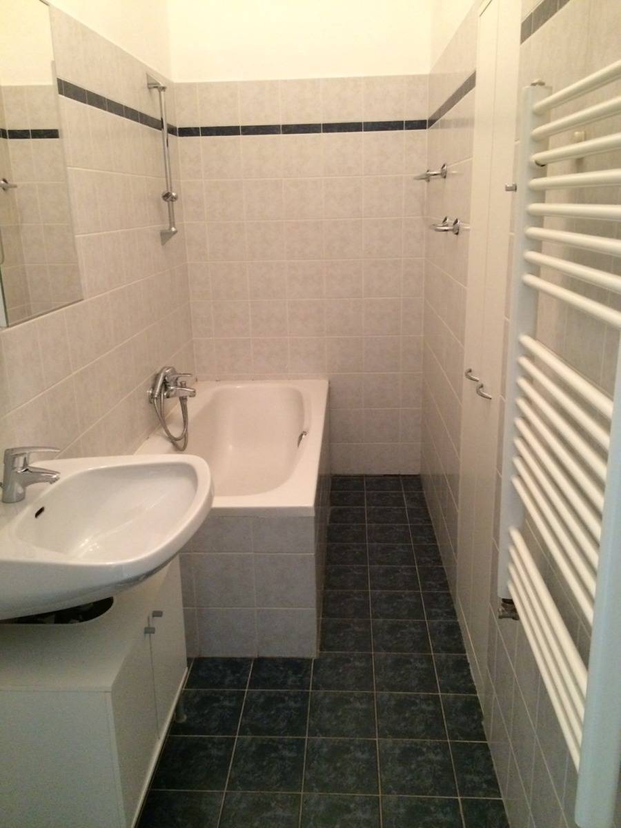 Altbauwohnung long term tenant near Modenapark