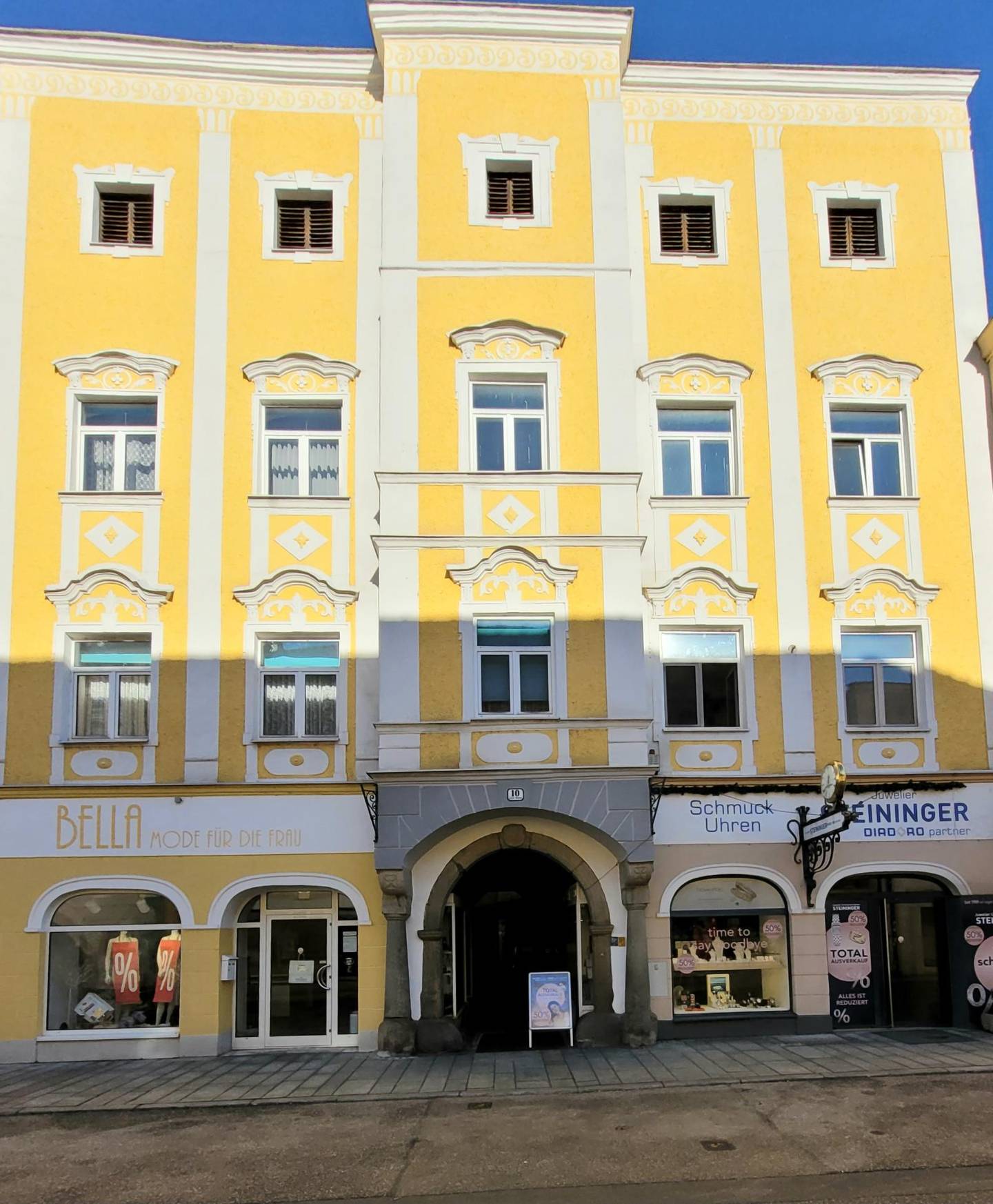 Historisches Stadthaus in Enns mit Ladenflächen und Potenzial