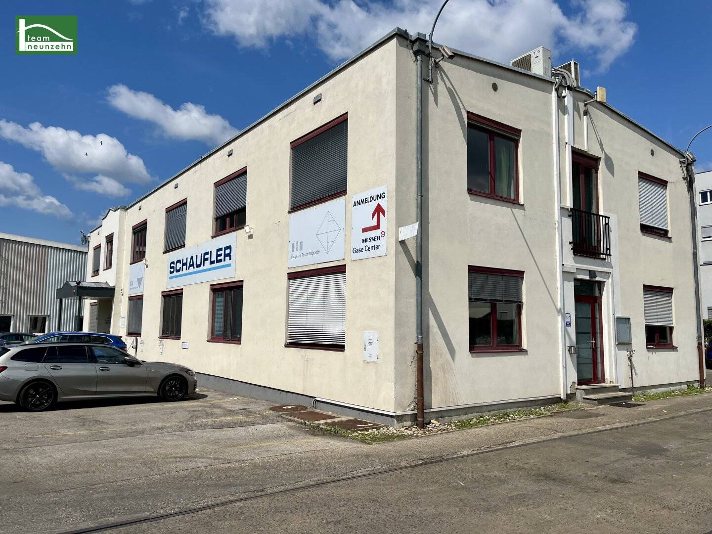 Office space in the Strebersdorf commercial area, an entire floor, 6 parking spaces included