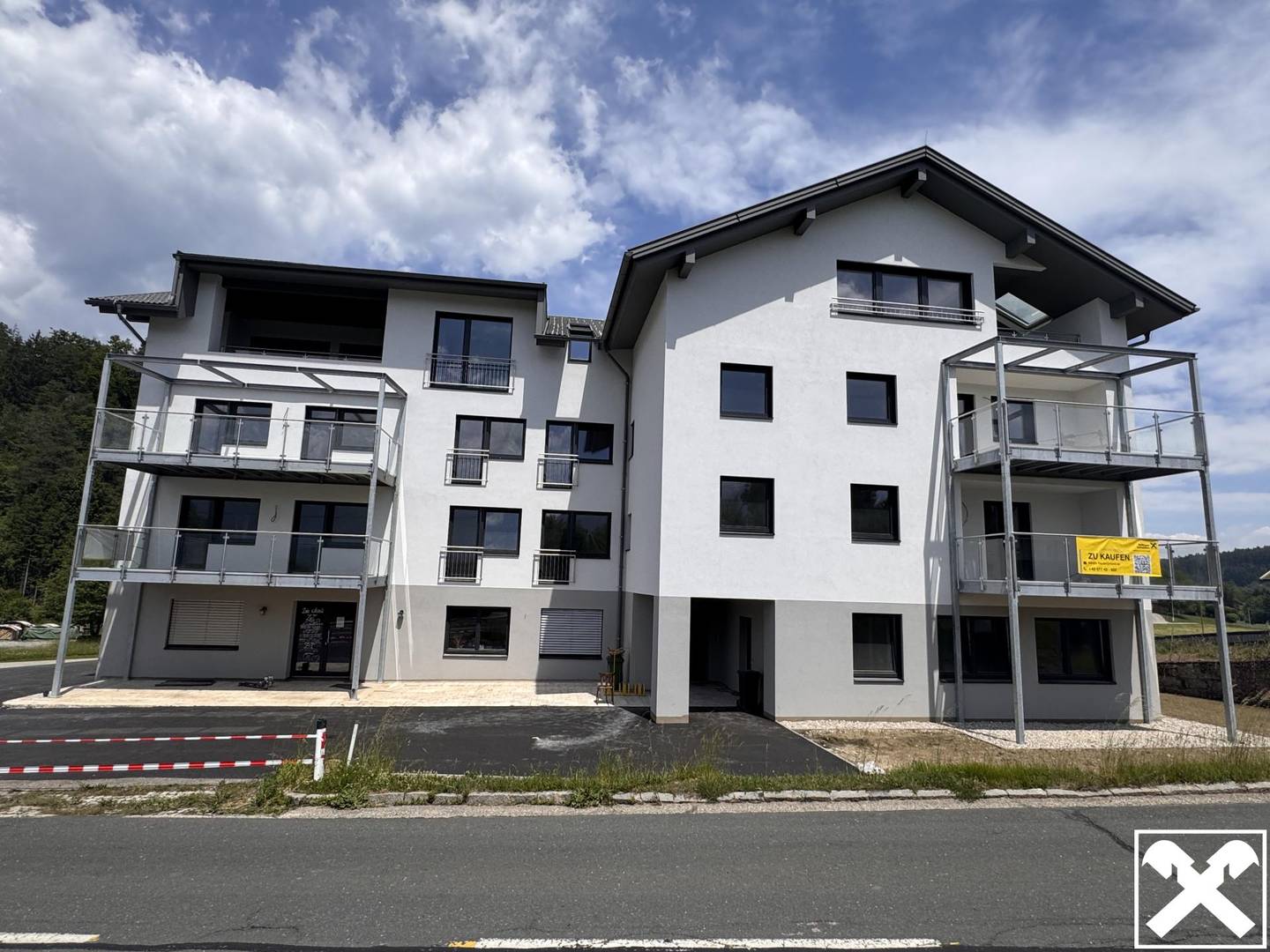 Commission free new build apartment with carport