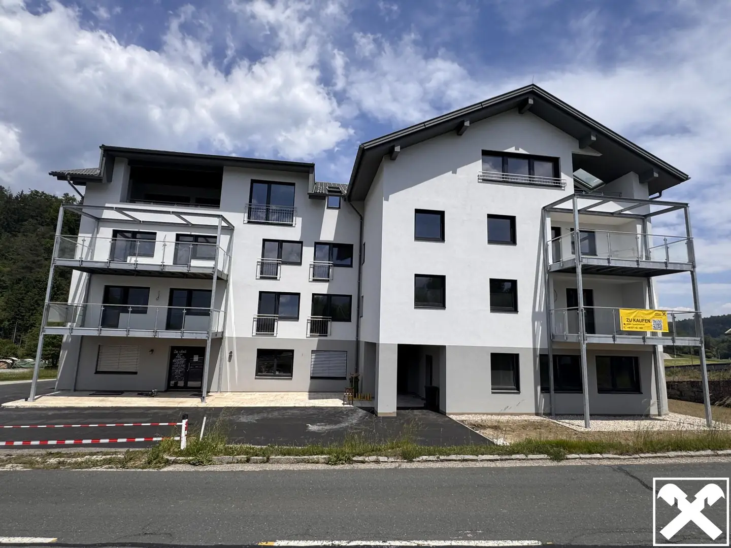 Commission free new build apartment with carport