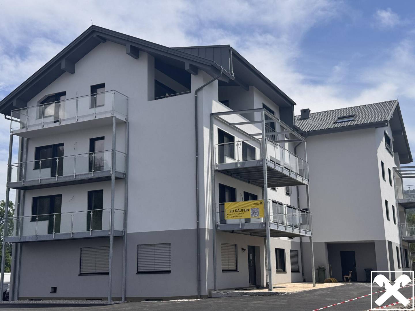 Commission free new build apartment with carport