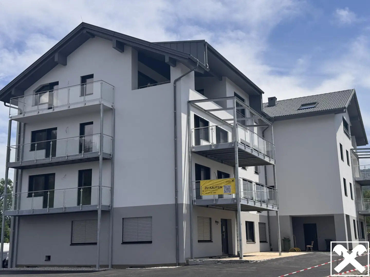 Commission free new build apartment with carport