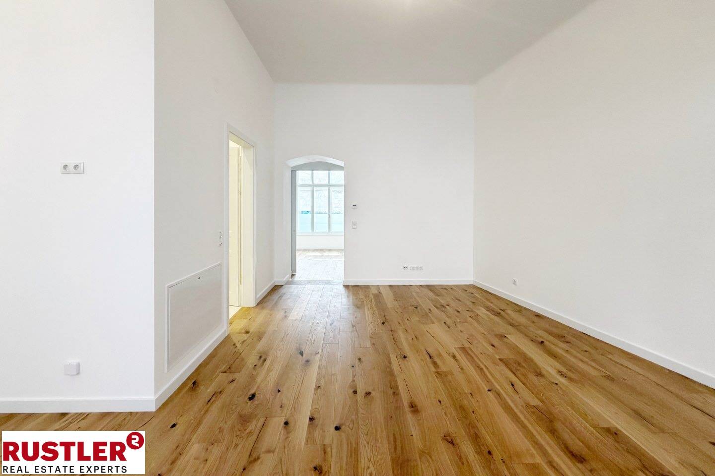 Stadtleben und Ruhe vereint: 2-Zimmer-Wohnung mit privater Innenhofterrasse