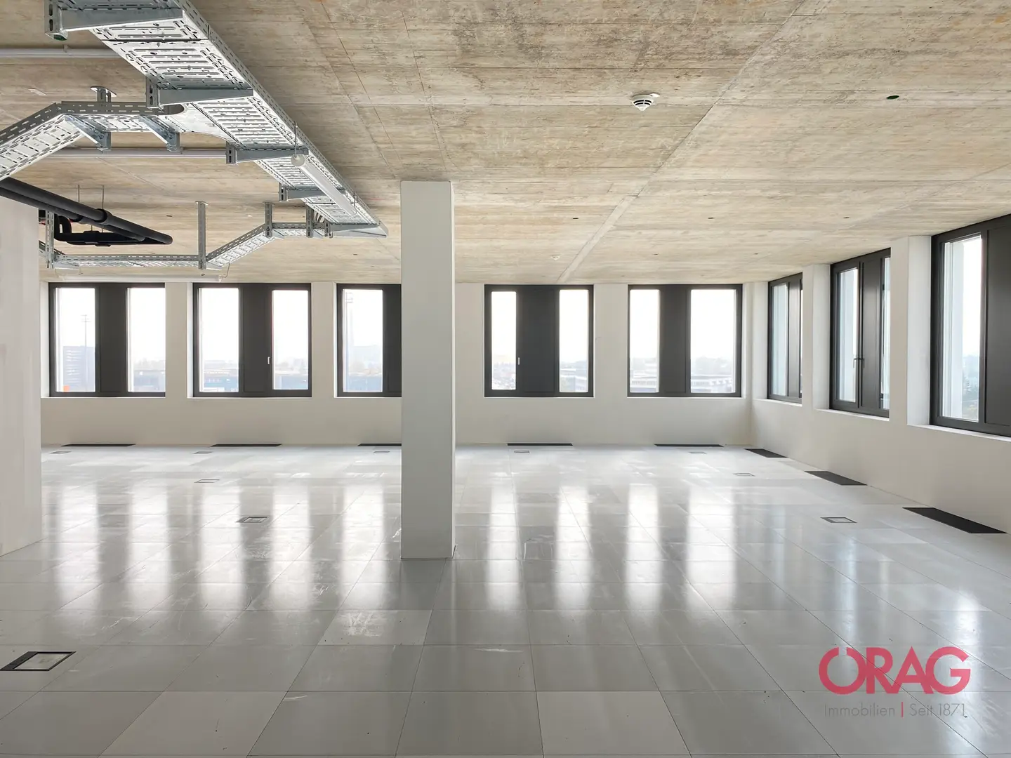 Office spaces Hafenportal first occupancy