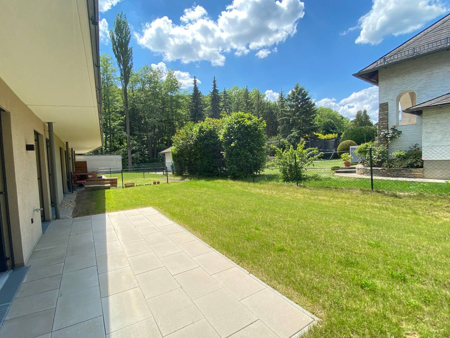 Wohnung mit Garten und Terrasse und Luftwärmepumpe