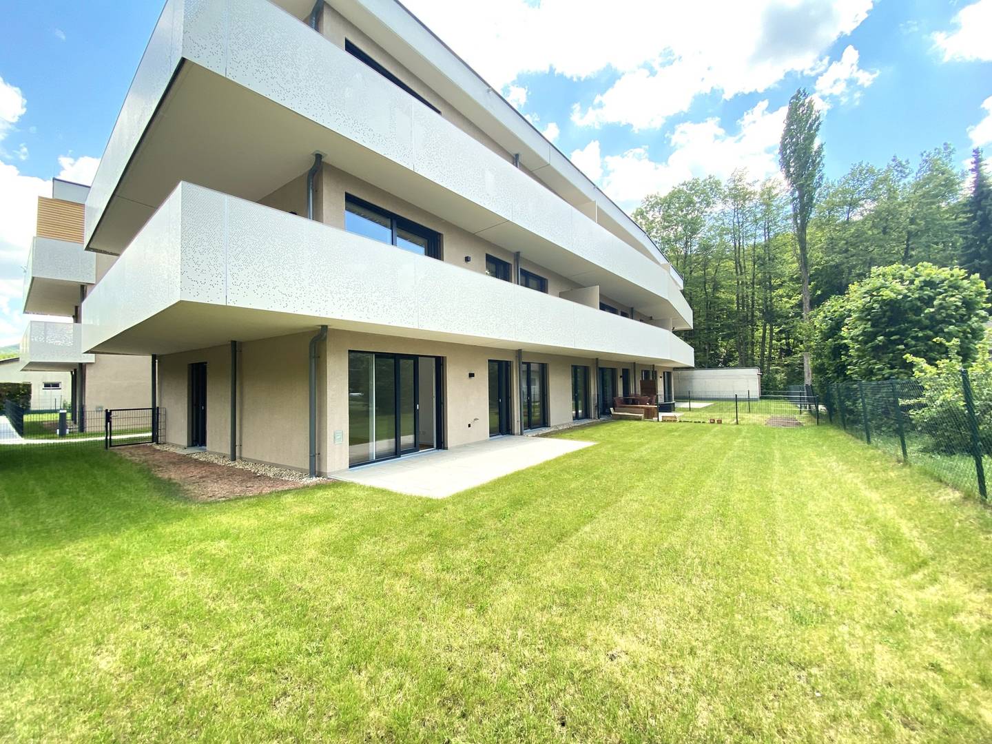 Wohnung mit Garten und Terrasse und Luftwärmepumpe