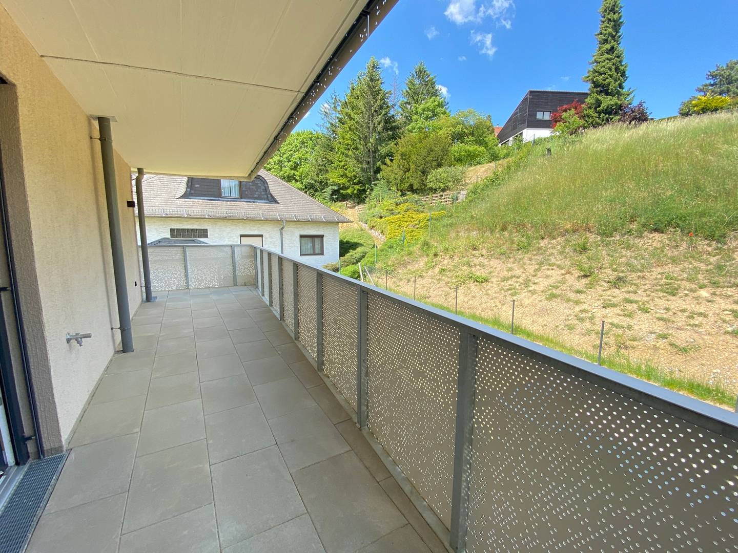 Wohnung mit Wienerwaldblick und Balkon