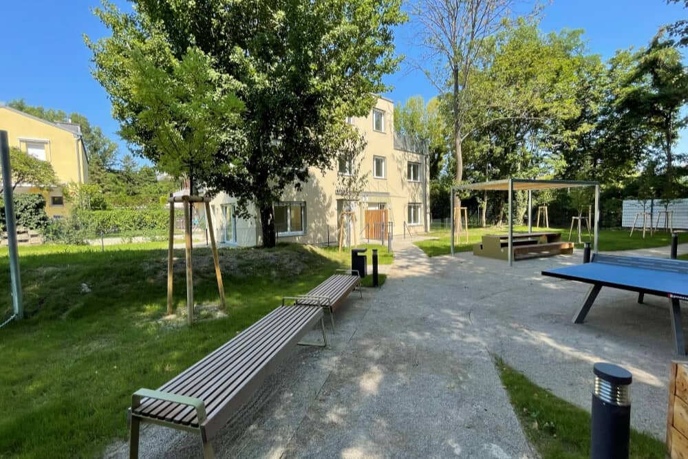 LIESING GARDENS Semi-Detached House with Garden