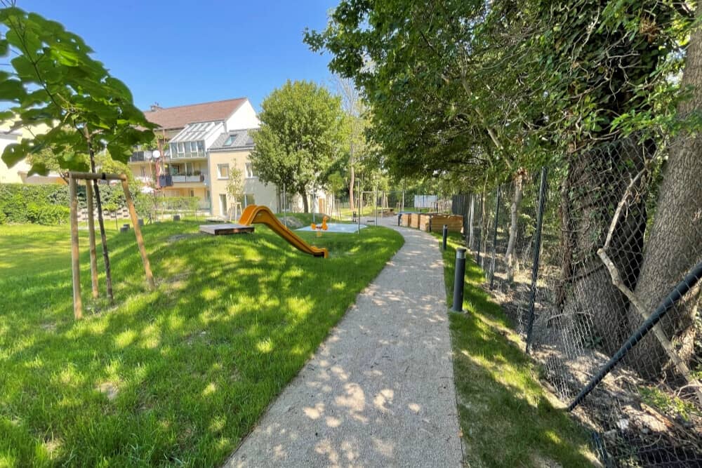 LIESING GARDENS Semi-Detached House with Garden