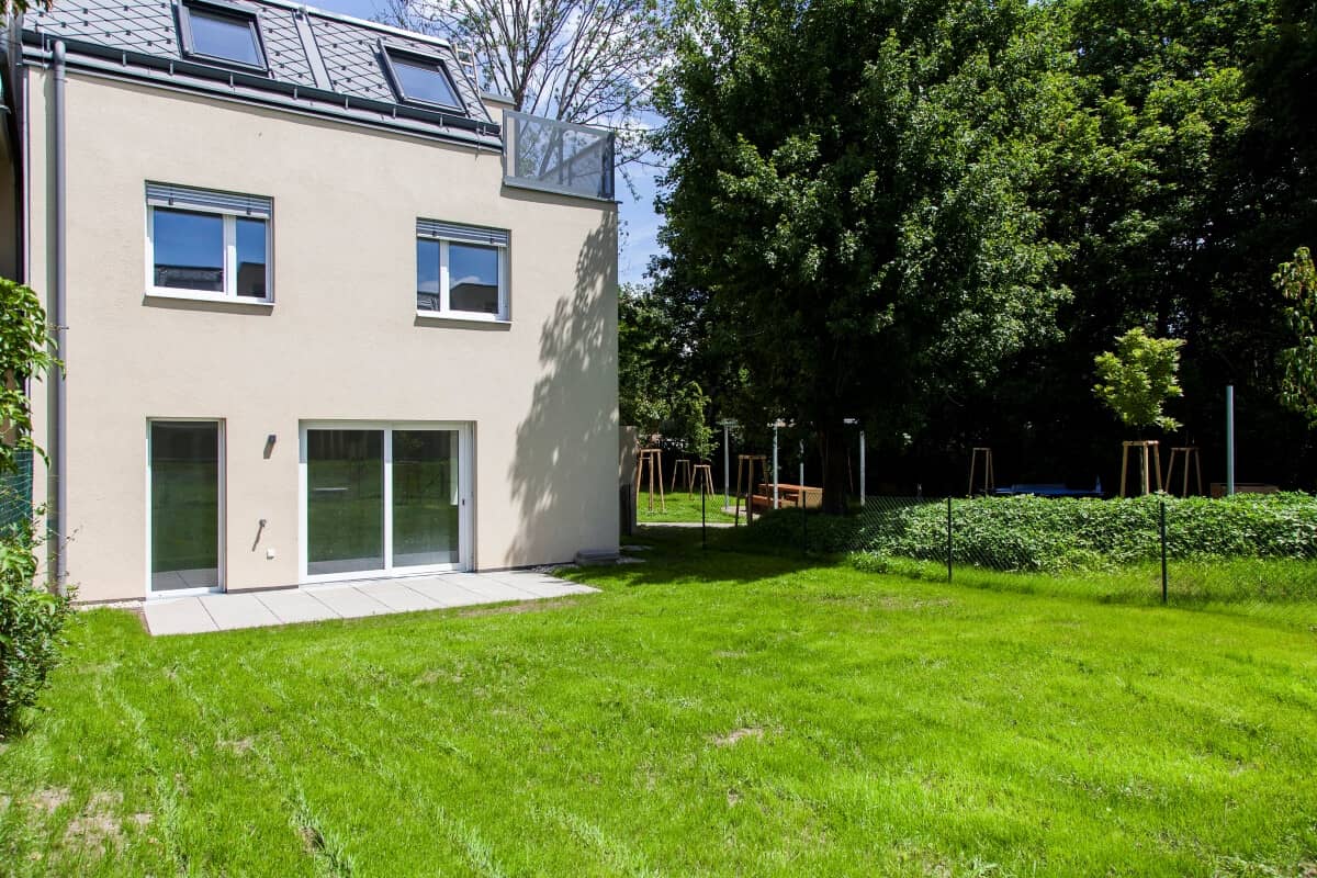 LIESING GARDENS Semi-Detached House with Garden