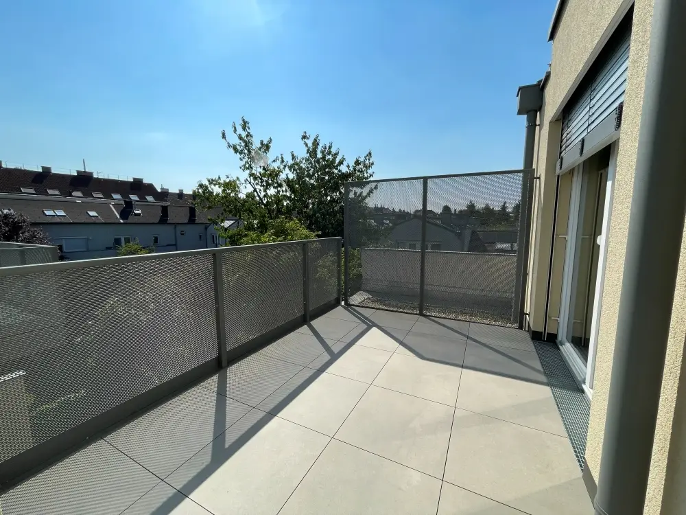 Top floor apartment with terrace and balcony