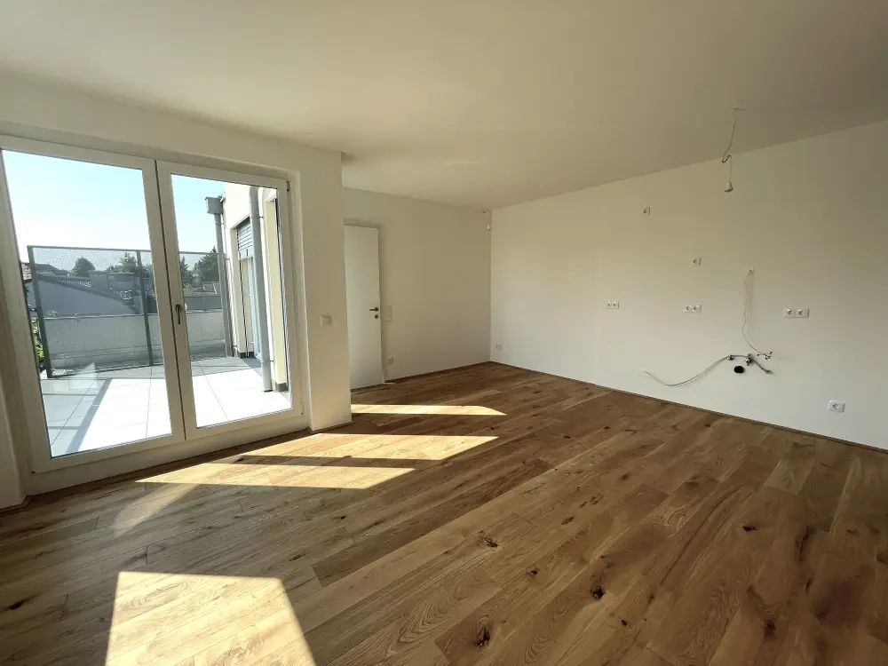 Top floor apartment with terrace and balcony
