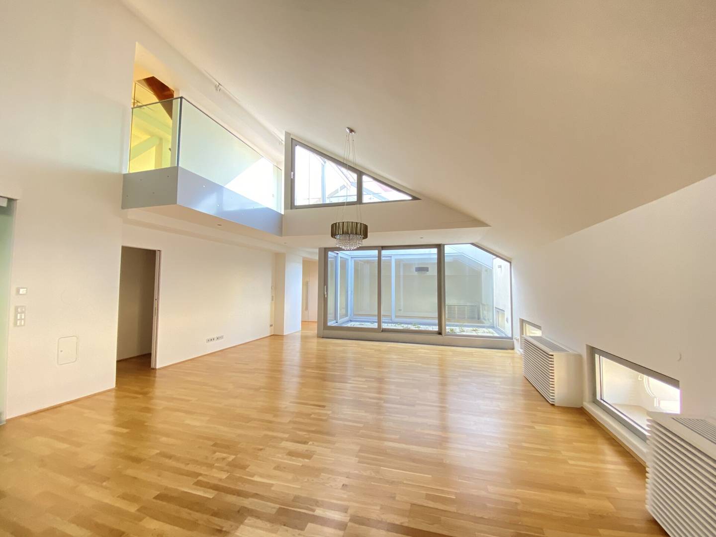 Dachgeschosswohnung mit Terrasse Blick zur Karlskirche im Botschaftsviertel