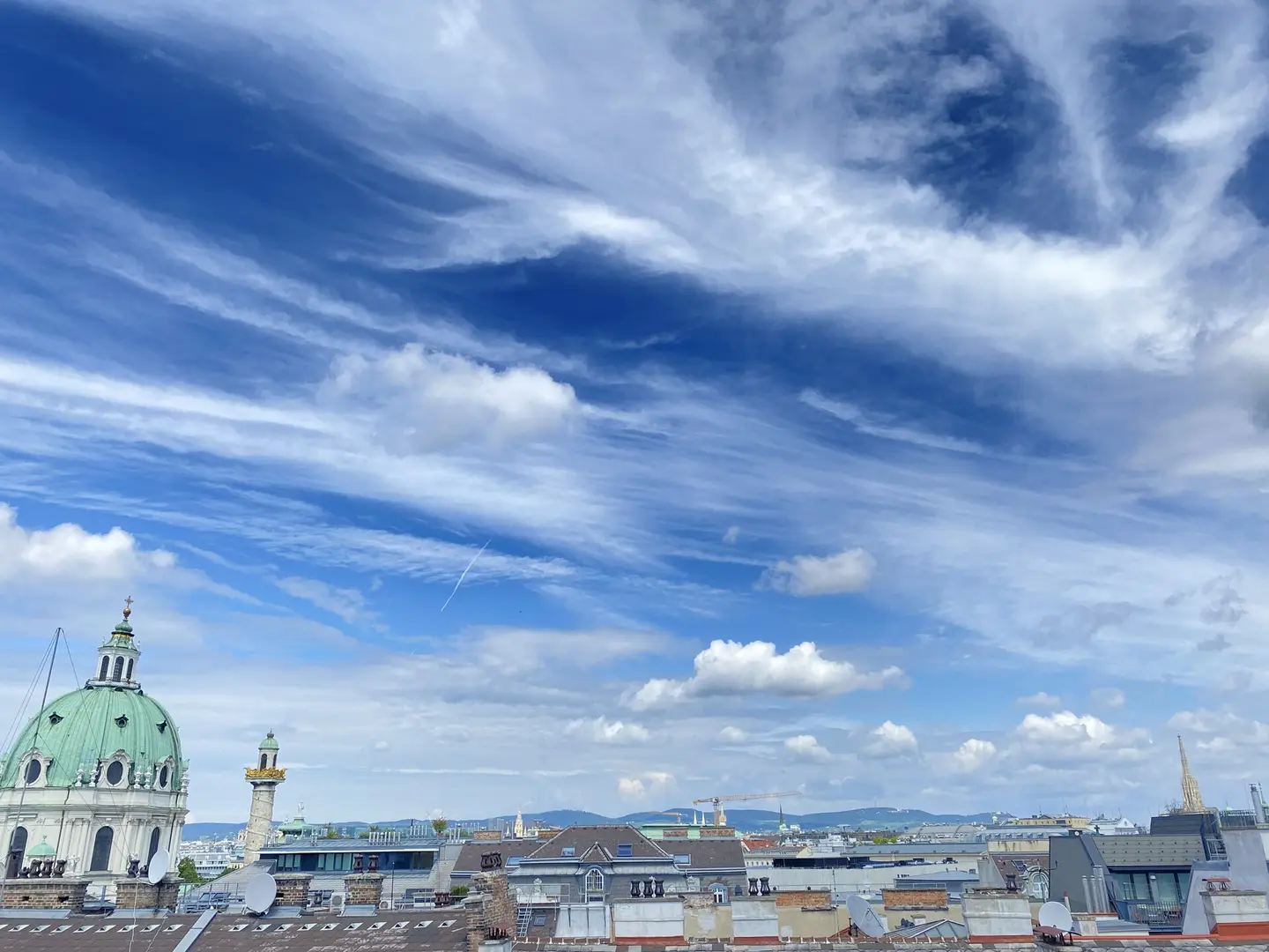 Dachgeschosswohnung mit Terrasse Blick zur Karlskirche im Botschaftsviertel