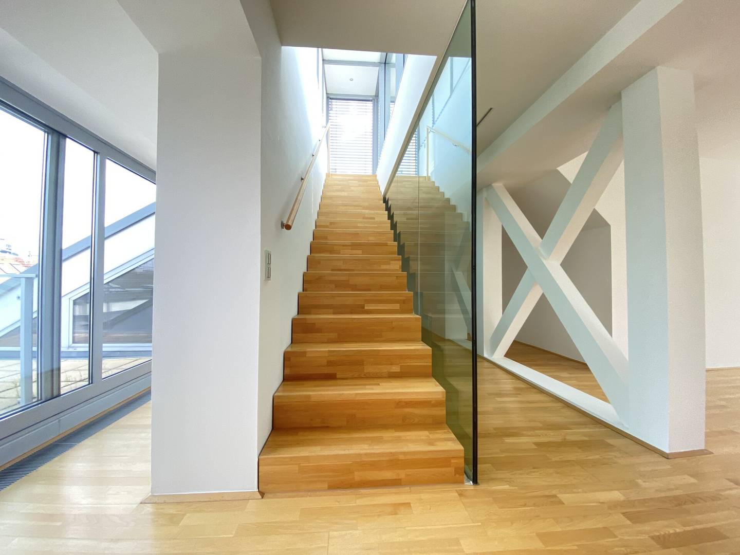Dachgeschosswohnung mit Terrasse Blick zur Karlskirche im Botschaftsviertel