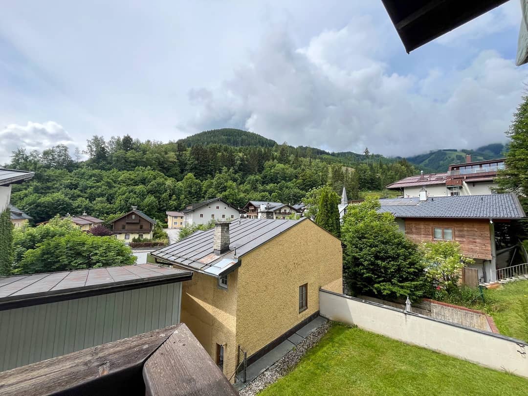 Wohnung mit Bergblick und Balkon Garagenstellplatz
