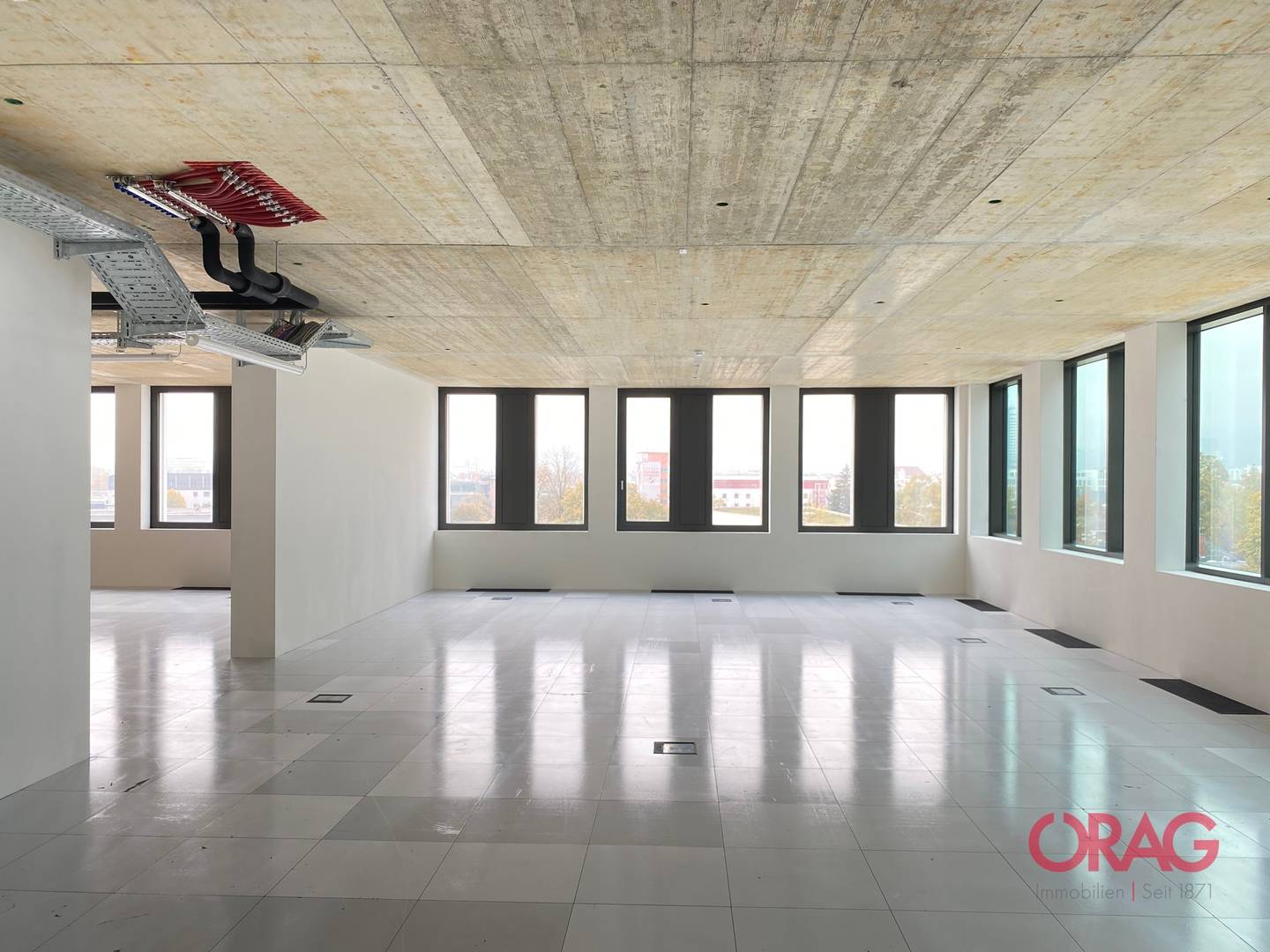 Apartment Hafenportal First Occupancy Office Space
