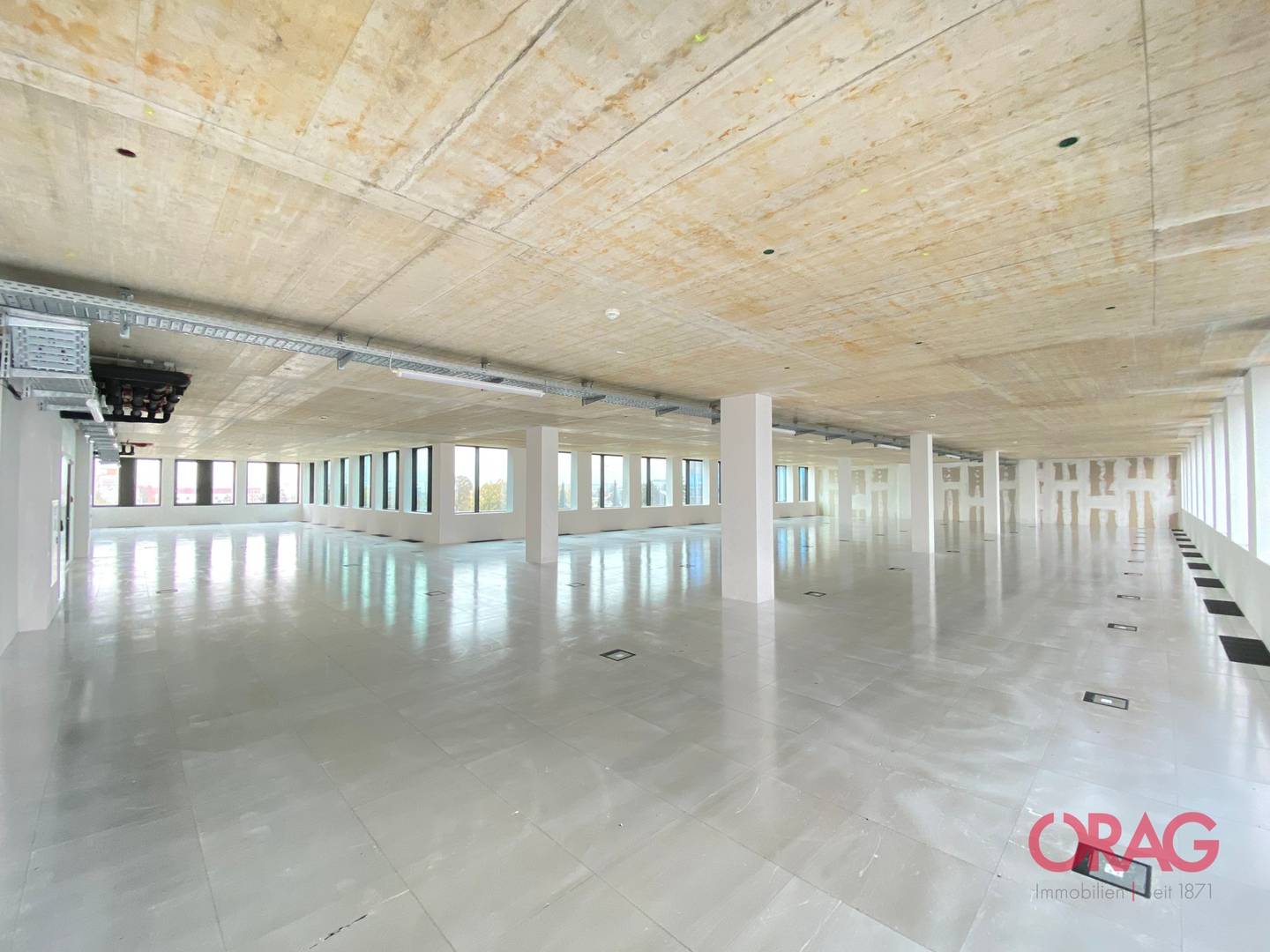 Apartment Hafenportal First Occupancy Office Space