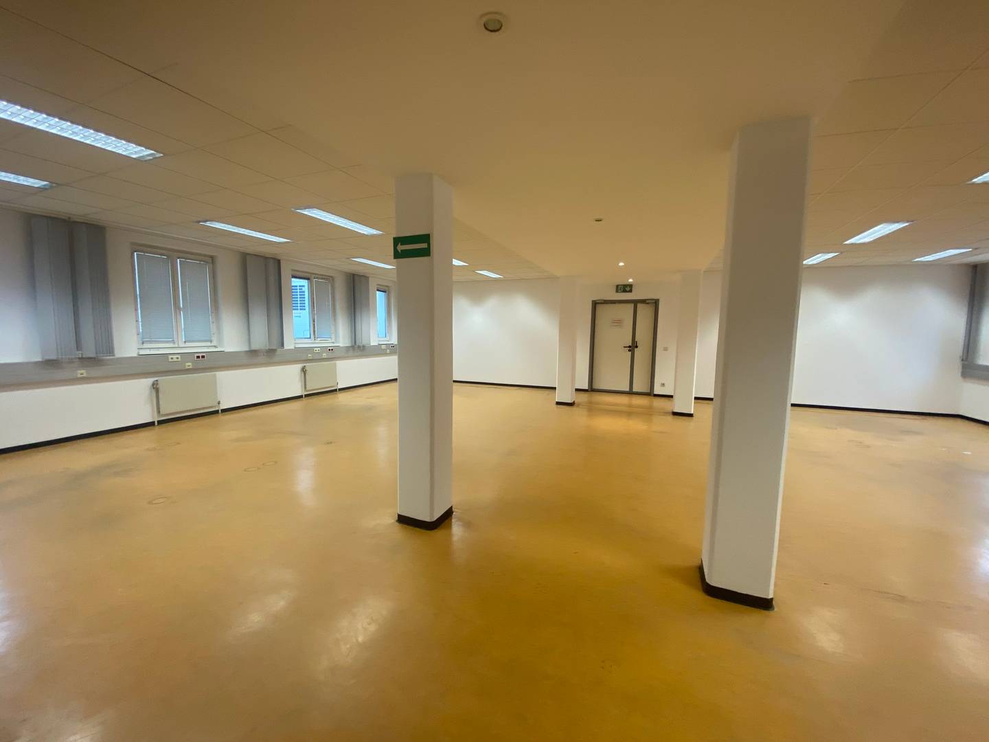 Büroflächen mit Lagerhalle in 1160 Wien - zu mieten
