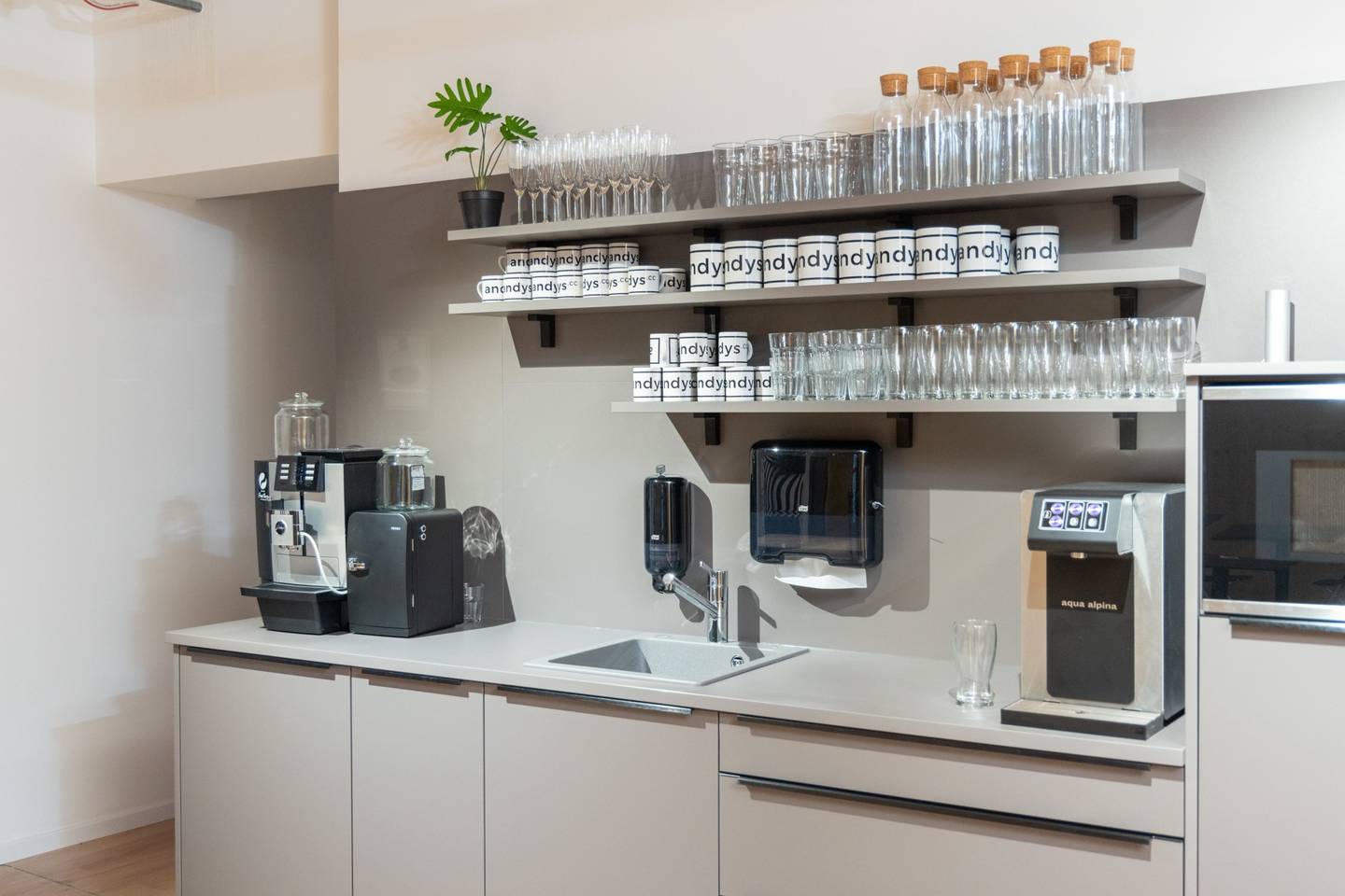 Büroflächen und Co-working in 1220 Wien - zu mieten