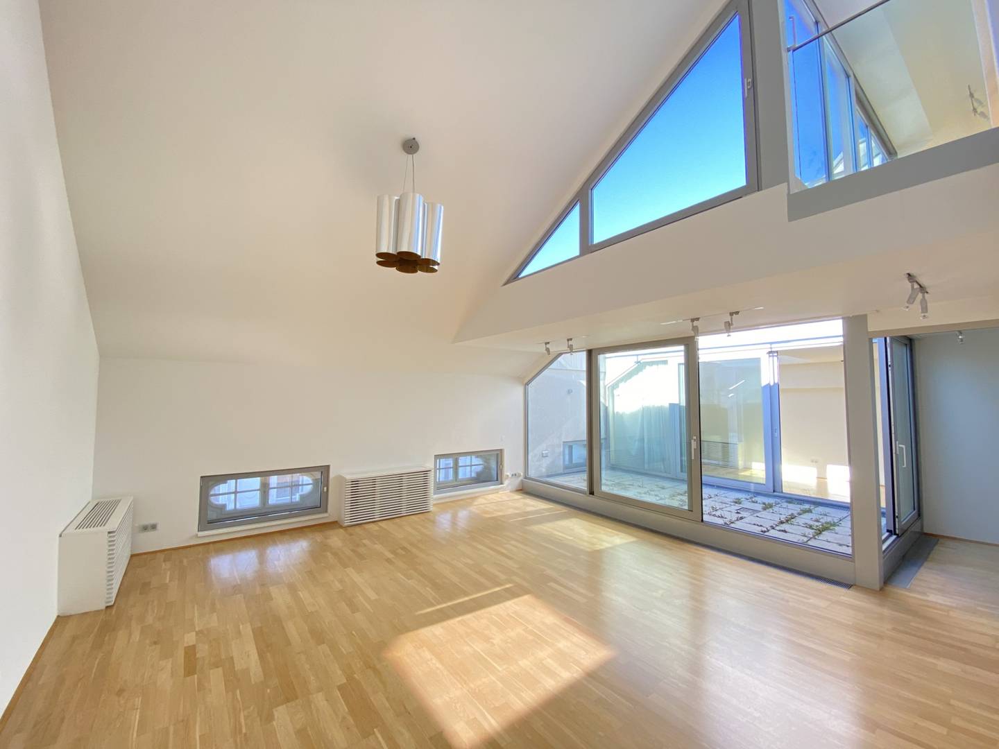 Dachgeschosswohnung Blick zur Karlskirche