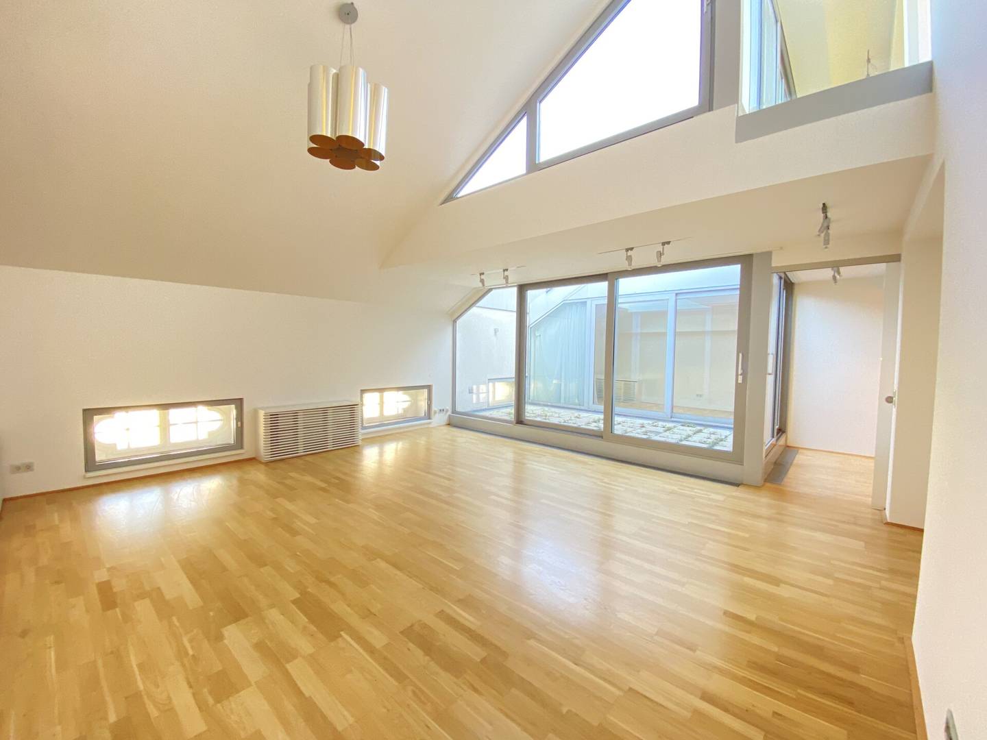 Dachgeschosswohnung Blick zur Karlskirche