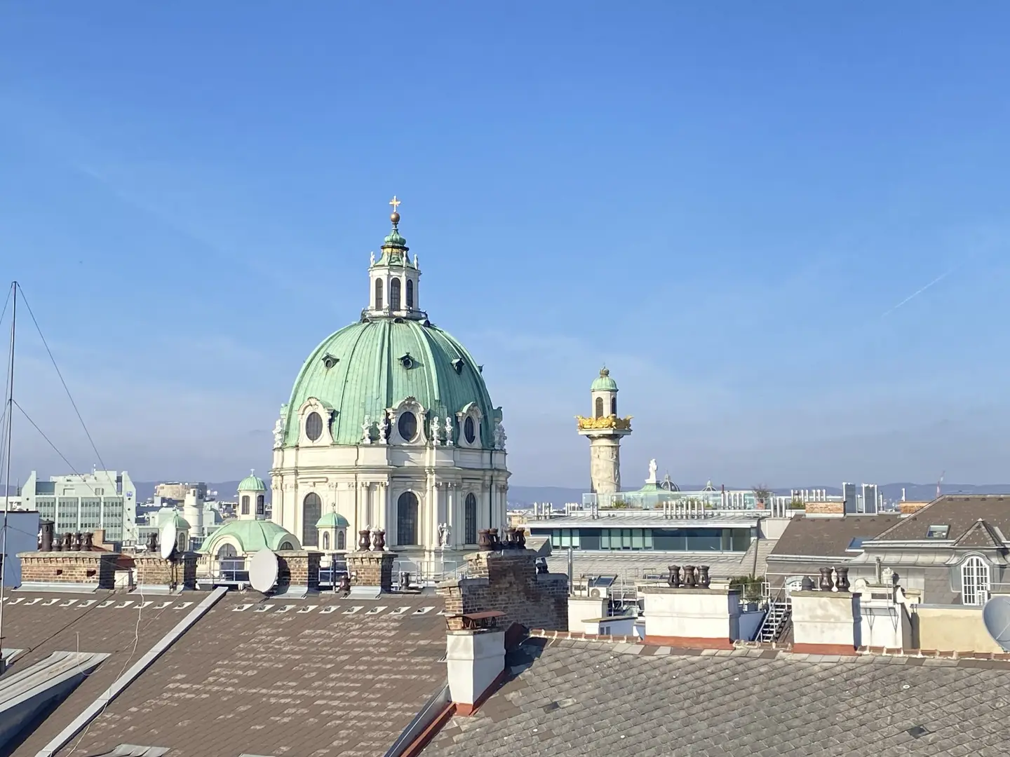 Dachgeschosswohnung Blick zur Karlskirche