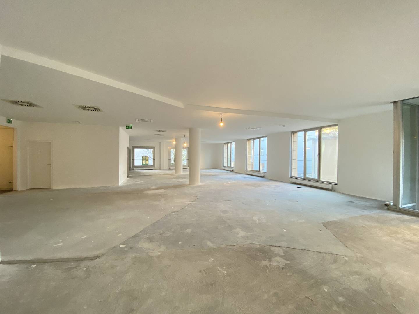 Bright renovated office space near Mirabellplatz